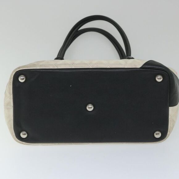 Pre Loved chanel Women White Tote Bags - Picture 5 of 8